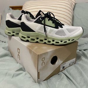 OnCloud Cloudstratus Women Size 8 Green
